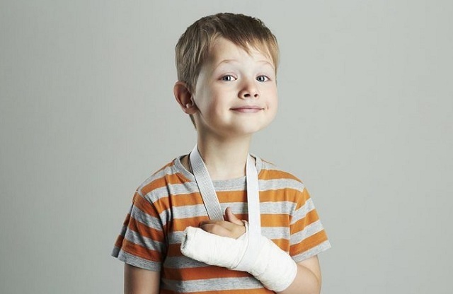 Перелом руки ребенка чего нельзя