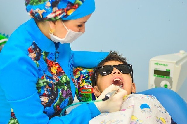 чем можно отбелить зубы детям